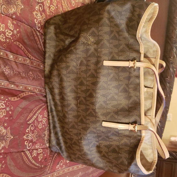 Michael Kors tote - Picture 2 of 3